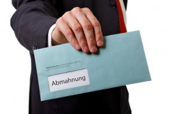 Briefumschlag mit Abmahnung